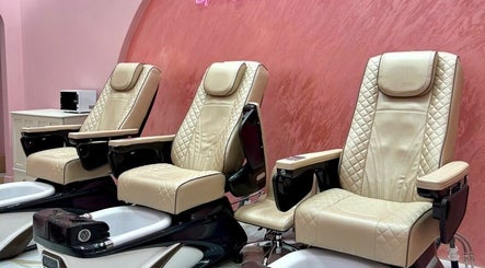 Glam Touch Nails & Beauty Salon (Female only) – obraz 3