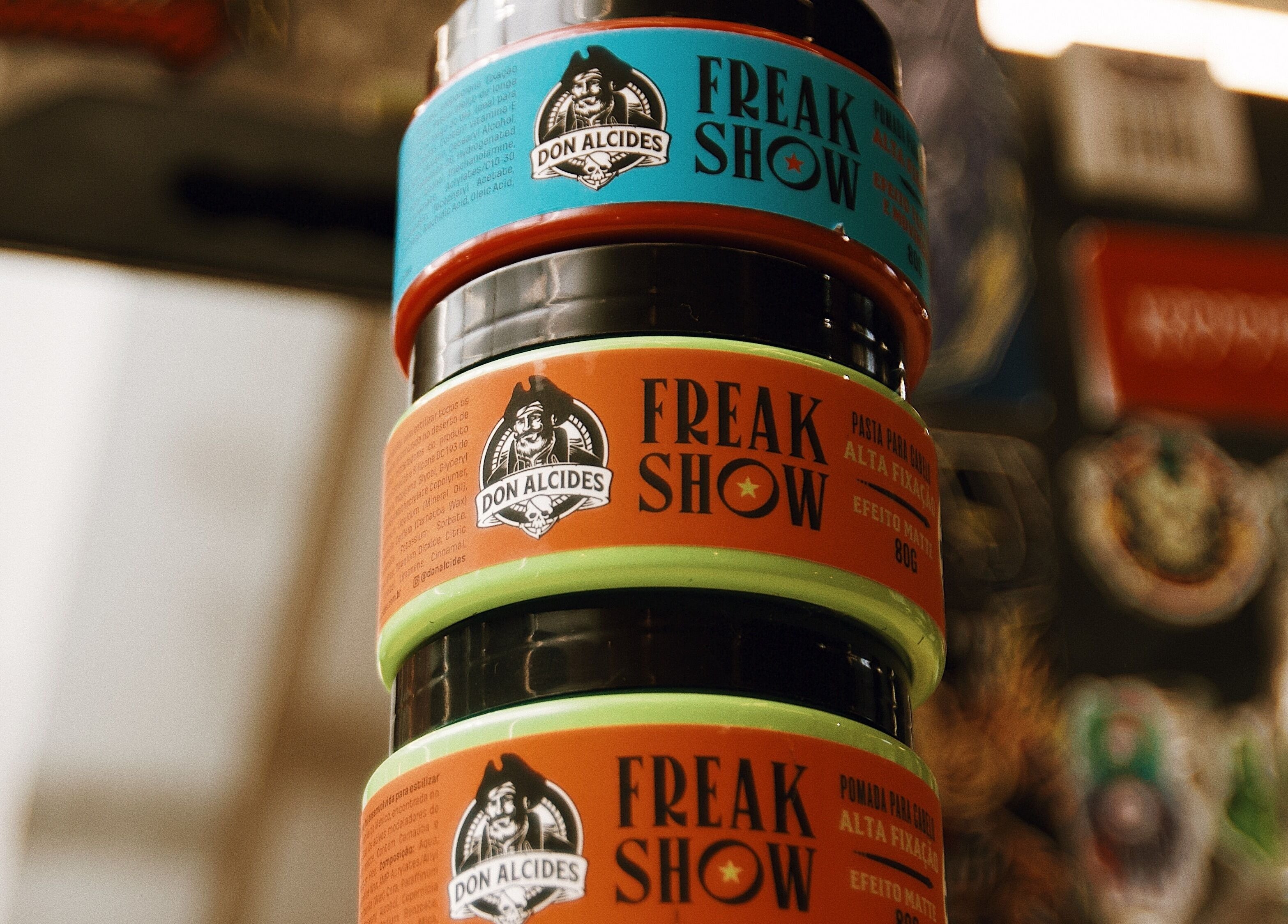 Produtos capilares Don Alcides em exibição na Martini Barbearia, Pará, Pará, BR.