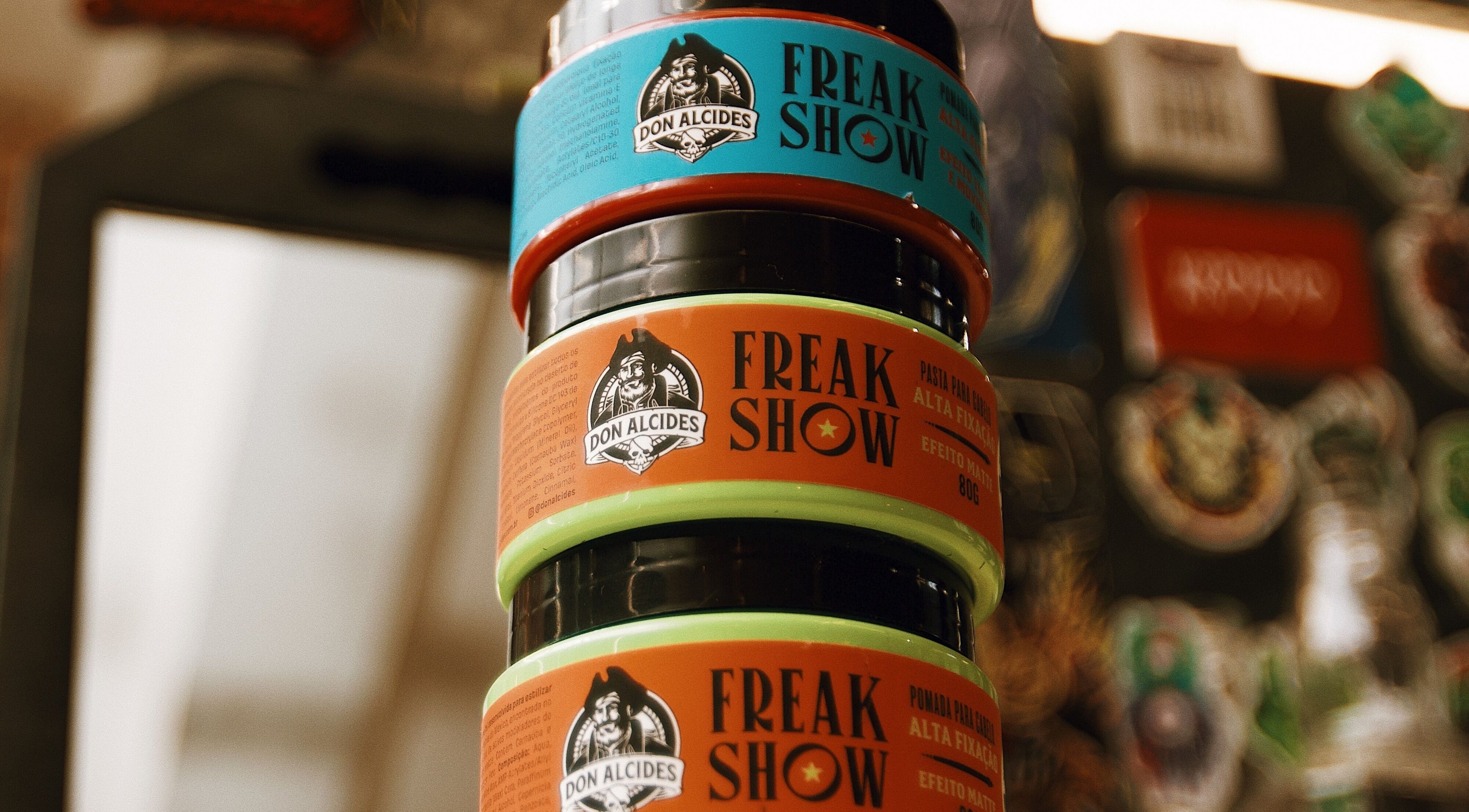 Produtos capilares Don Alcides em exibição na Martini Barbearia, Pará, Pará, BR.