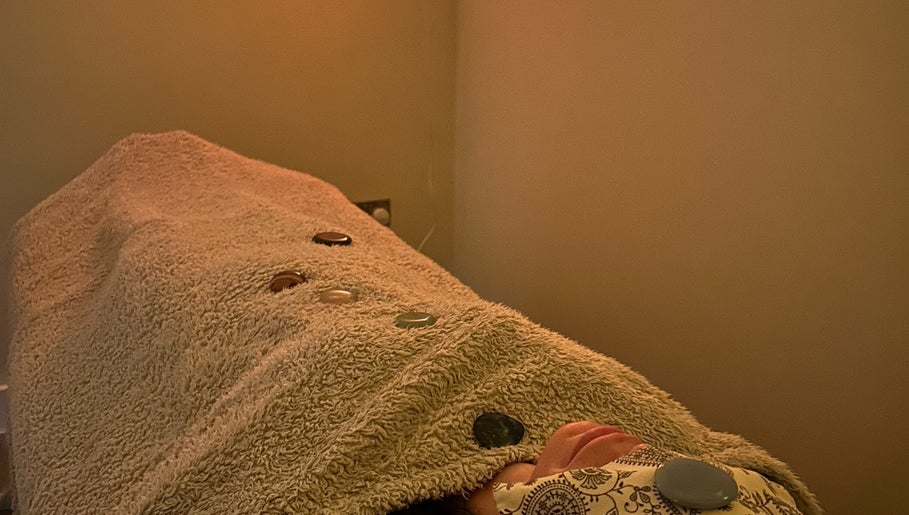 Crystal healing session at The Reiki Room-Stanton Under Bardon, Markfield, England, GB enhances relaxation and balance.