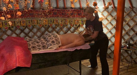 Bee Blissful Massage - Yurt in the city slika 2