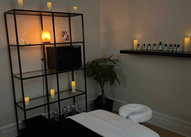 Cozy massage room at Massotherapie - Sophia F. in Sainte-anne-de-bellevue, Québec, CA, with calming decor.