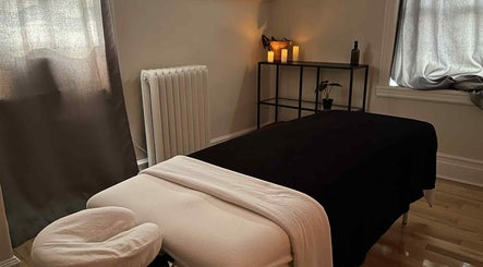 Relaxing massage room at Massotherapie - Sophia F., Sainte-anne-de-bellevue, Québec, CA with dim light and cozy setup.