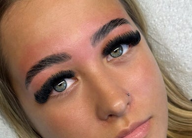 Flawless eyelash extensions at Luxe Beauty, Ripon, England, GB, showcasing elegant eyelash artistry.