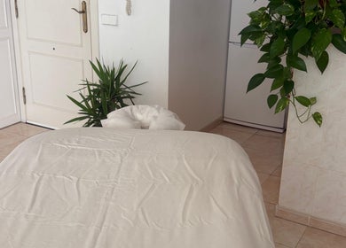 Sala de masajes en Masajes Carolina con plantas en Sant Josep De Sa Talaia, Illes Balears, ES.
