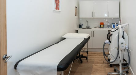 The Vanity Clinic, bild 3