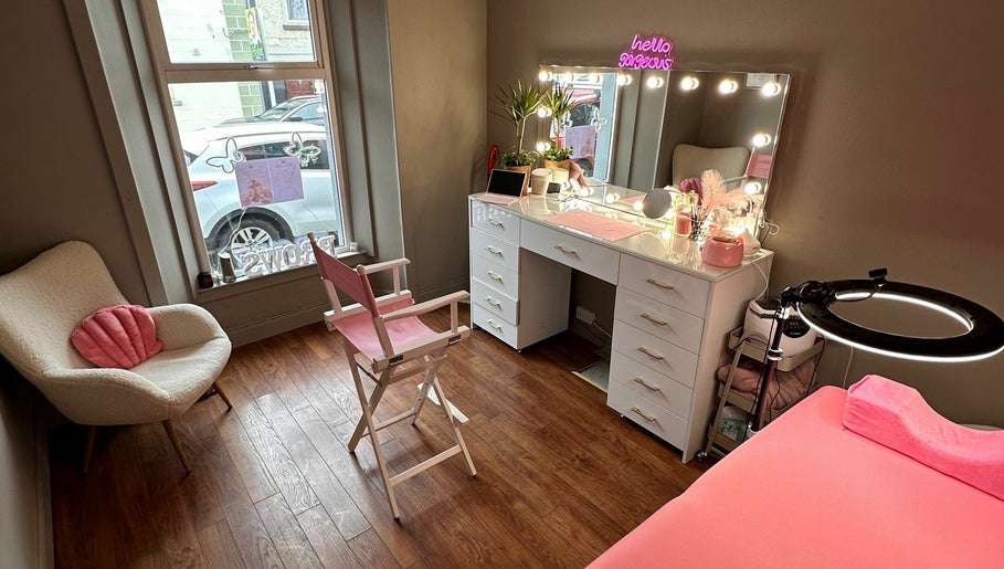 LaBrow Beauty Room image 1