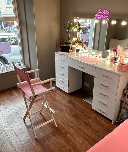 LaBrow Beauty Room image 2