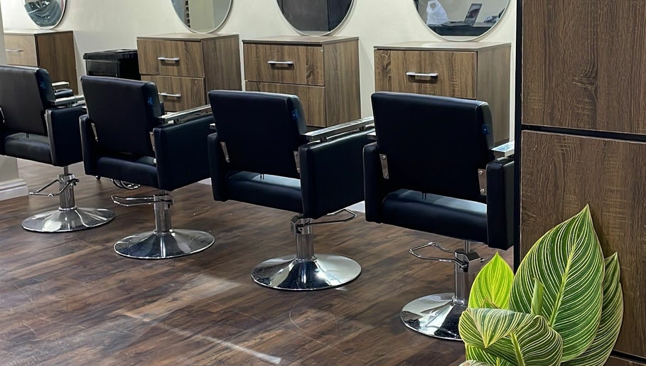 Strands Salon image 1