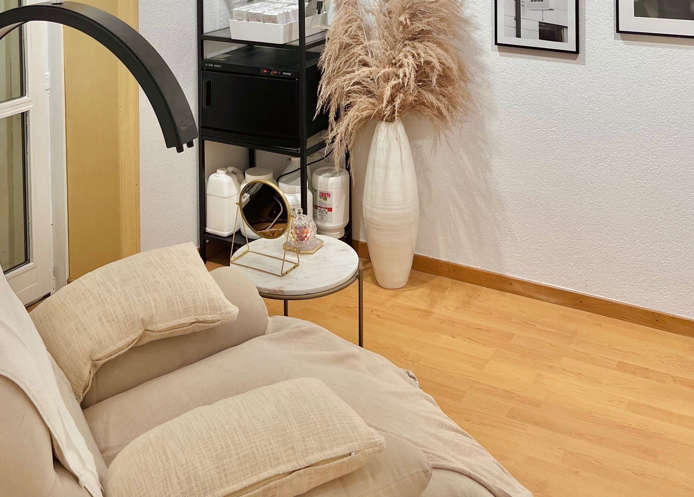 Relaxing lounge area at Torico of Beauty in Basel, Basel-stadt, CH, featuring a plush chair and decor.