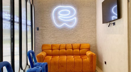 Easethetic Dental Lounge