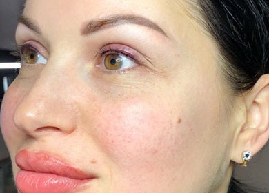 Naheaufnahme eines Gesichts bei CARRIE'S COSMETIC - Ihr Lebensschönheit - Dulsberg / Eilbek, Hamburg, Hamburg, DE.