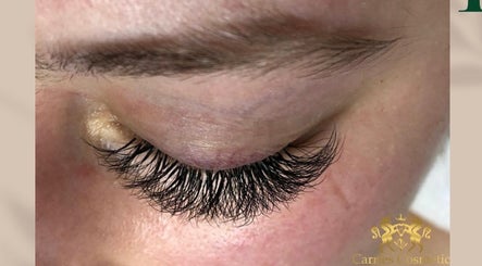 Perfekte Wimpernverlängerung bei CARRIE’S COSMETIC- Dulsberg, Kosmetikstudio Hamburg, Hamburg, DE.