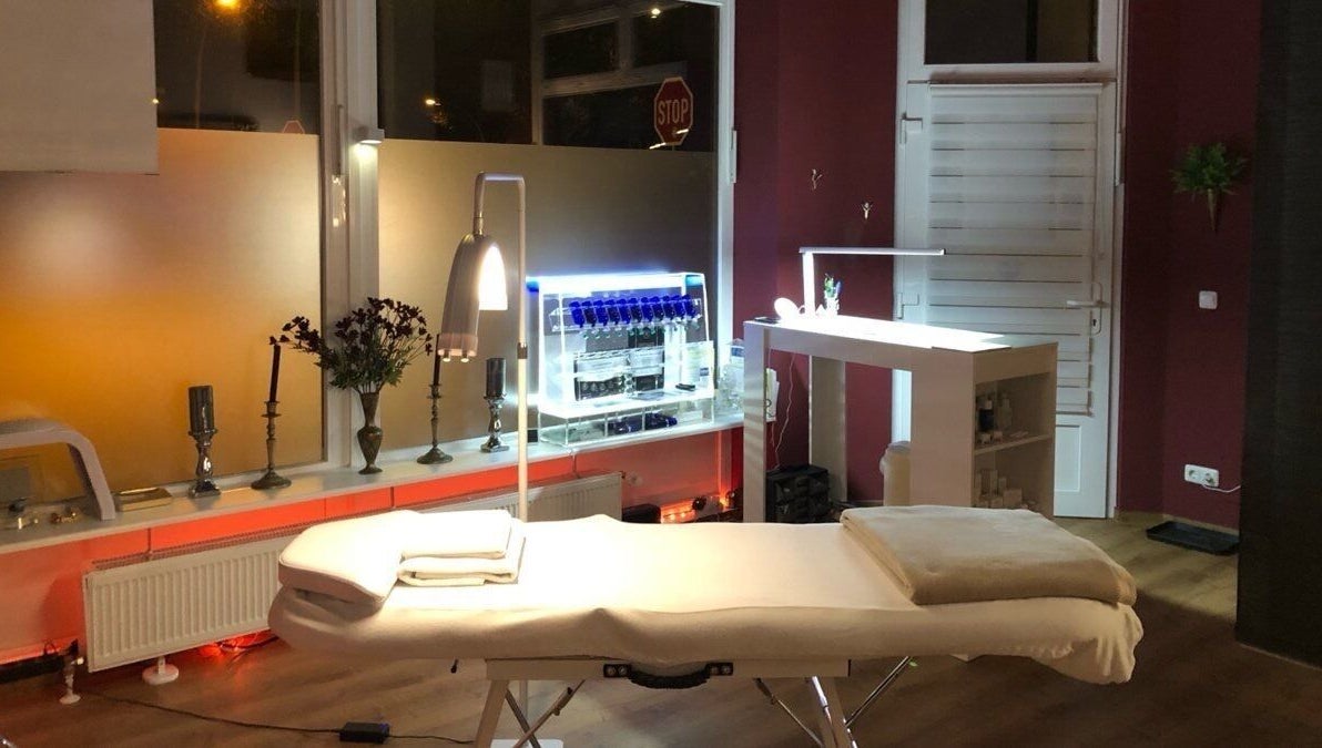 Behandlungsraum bei Carrie's Cosmetic - Dulsberg Hamburg, stilvoll und einladend. Hamburg, Hamburg, DE.