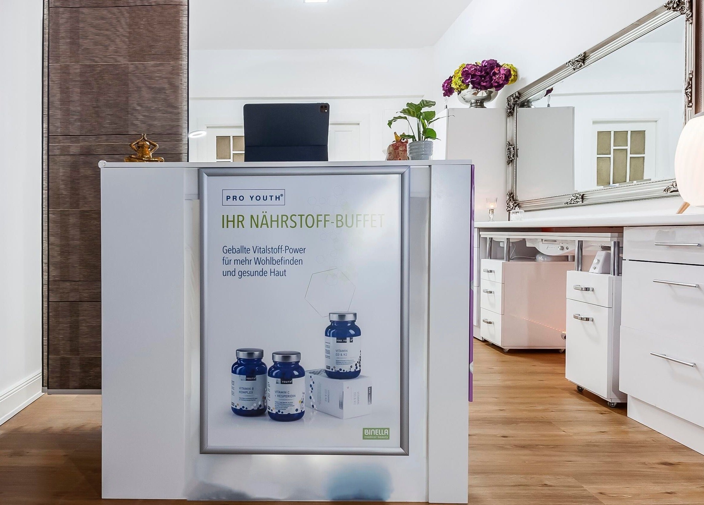 Moderner Empfangsbereich bei Carrie’s Cosmetic - Eppendorf Hamburg, Hamburg, Hamburg, DE.