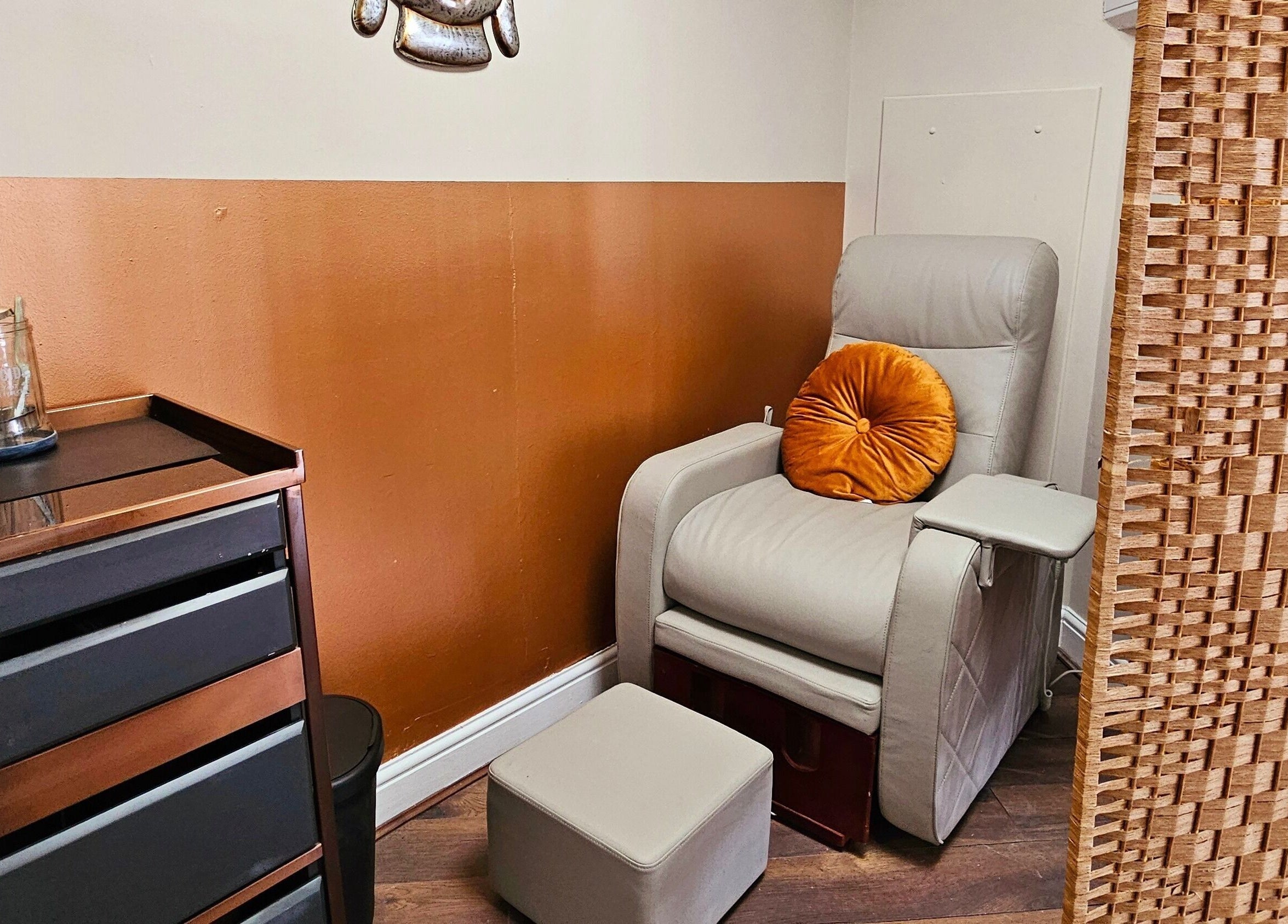 Relaxing armchair at Ritual Retreat, Birmingham, England, GB, offering a tranquil wellness experience.