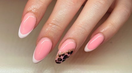 Emilyjanenails_ image 2