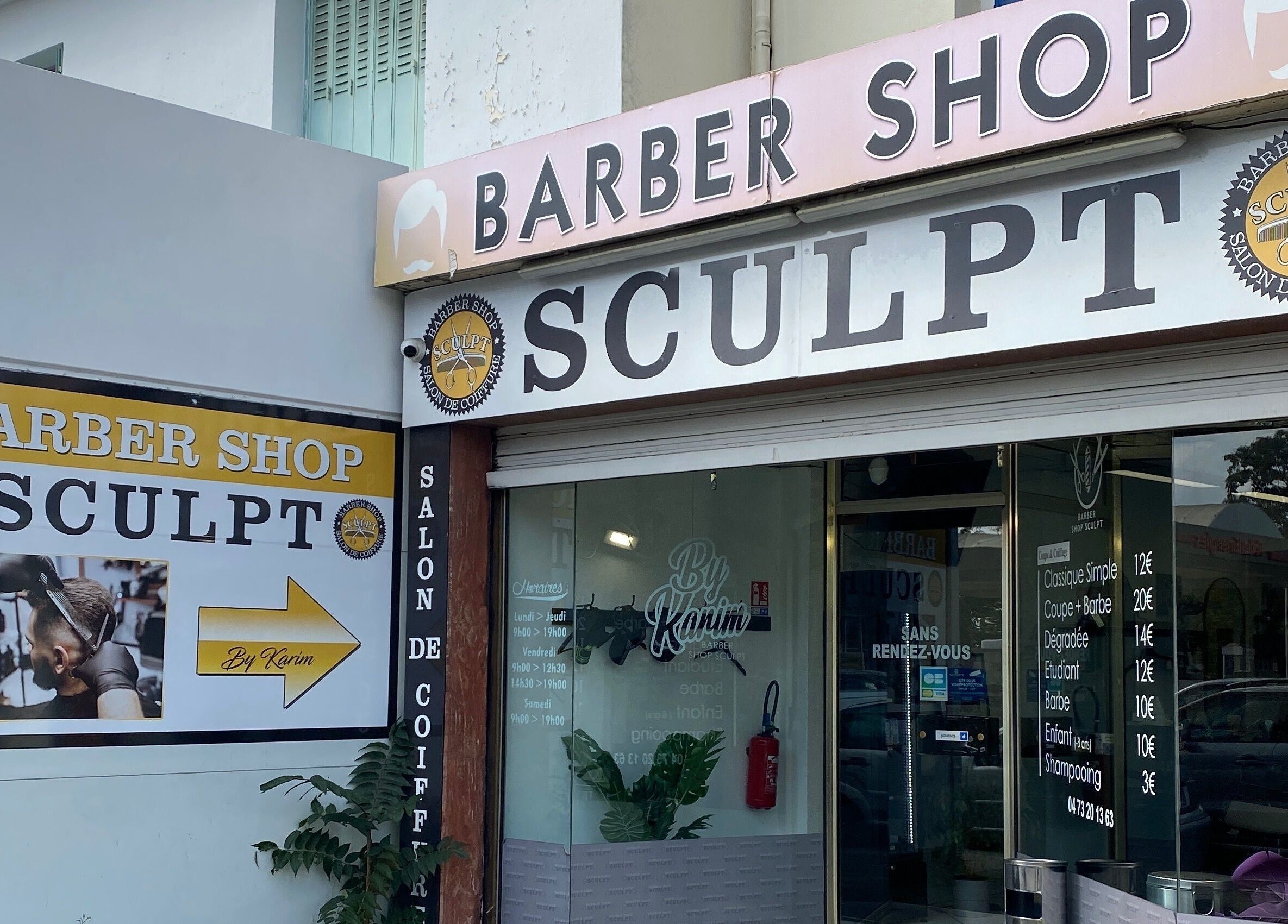 Façade de Sculpt Barber Shop à Clermont-Ferrand, Auvergne-Rhône-Alpes, FR avec grande enseigne.