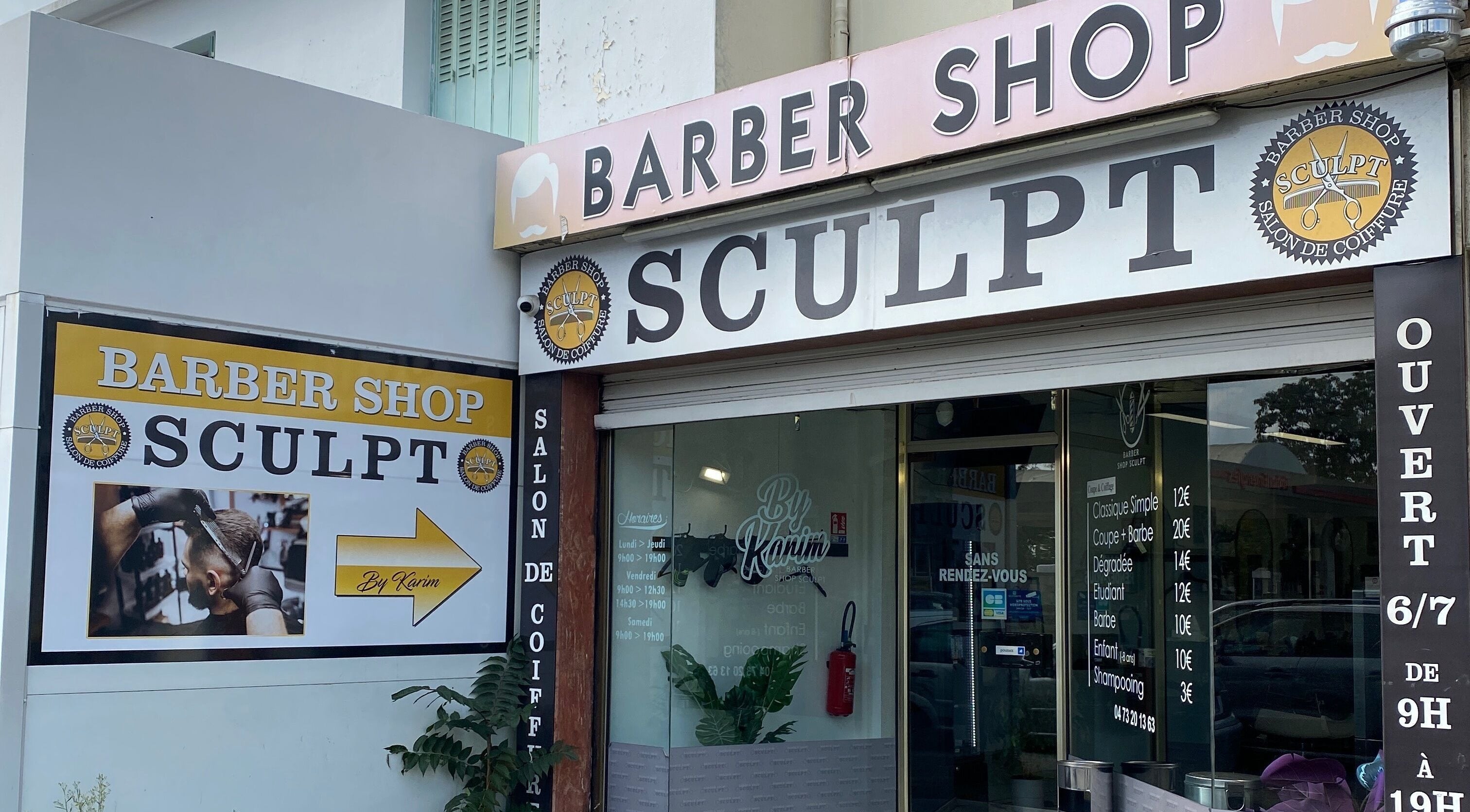 Façade de Sculpt Barber Shop à Clermont-Ferrand, Auvergne-Rhône-Alpes, FR avec grande enseigne.