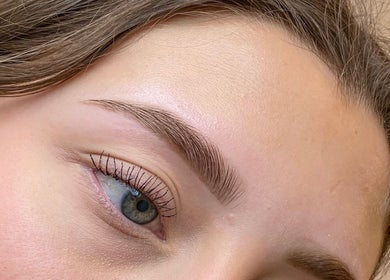 Expert eyebrow styling at ND Beauty Space, Hamilton, Ontario, CA for a polished, natural look.
