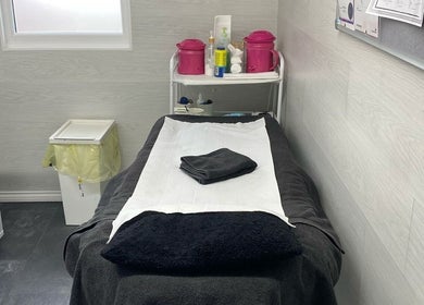 Treatment bed at Dee Beauty Salon, Eastleigh, England, GB. Cozy setup for relaxing wellness experiences.