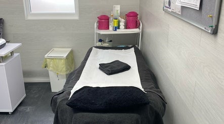 Treatment bed at Dee Beauty Salon, Eastleigh, England, GB. Cozy setup for relaxing wellness experiences.