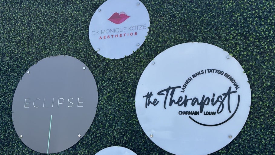 Eclipse Aesthetic Centre signage in Bloemfontein, Free State, ZA displayed on a lush green backdrop.