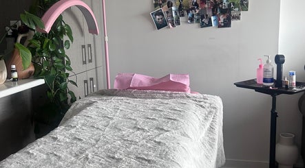 Treatment room at Ashley Esthétique in Sainte-thérèse, Quebec, CA with cozy bed and soothing decor.