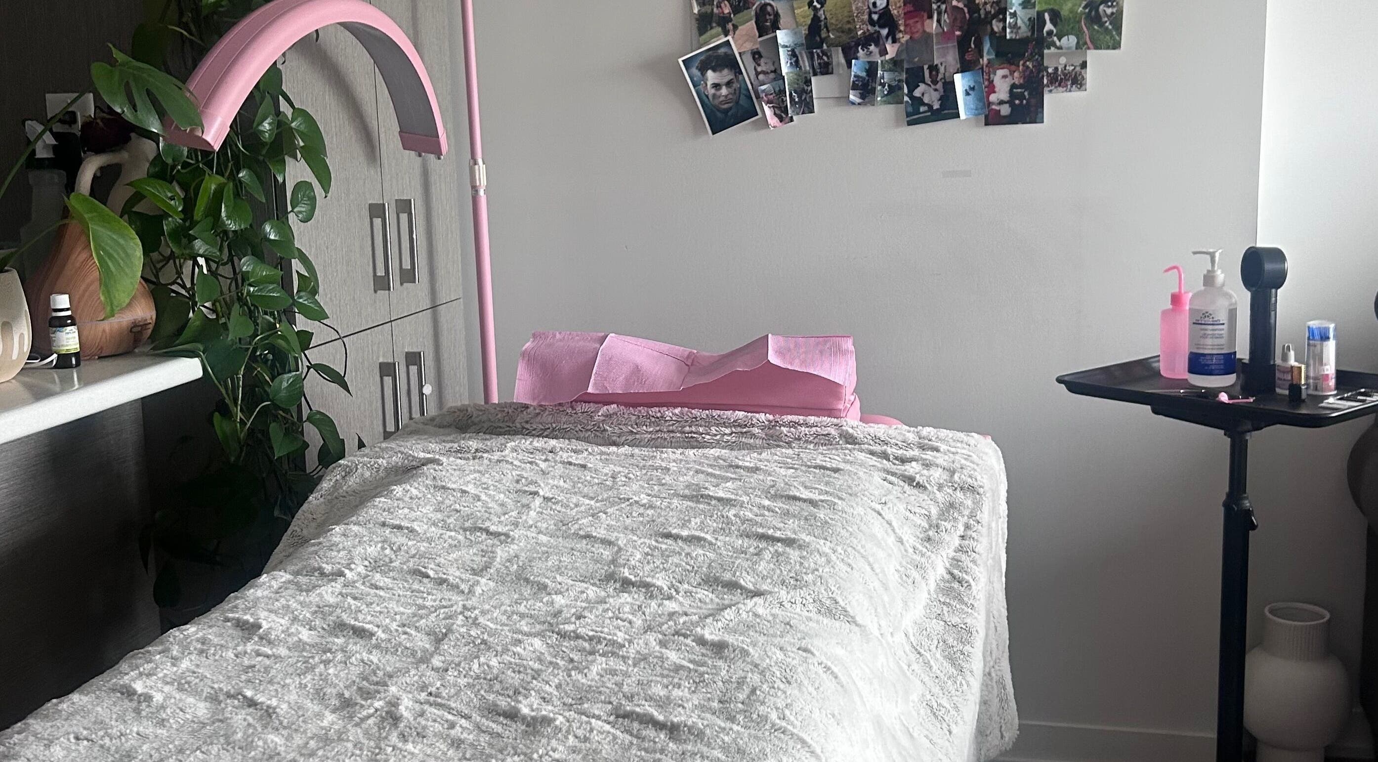 Treatment room at Ashley Esthétique in Sainte-thérèse, Quebec, CA with cozy bed and soothing decor.