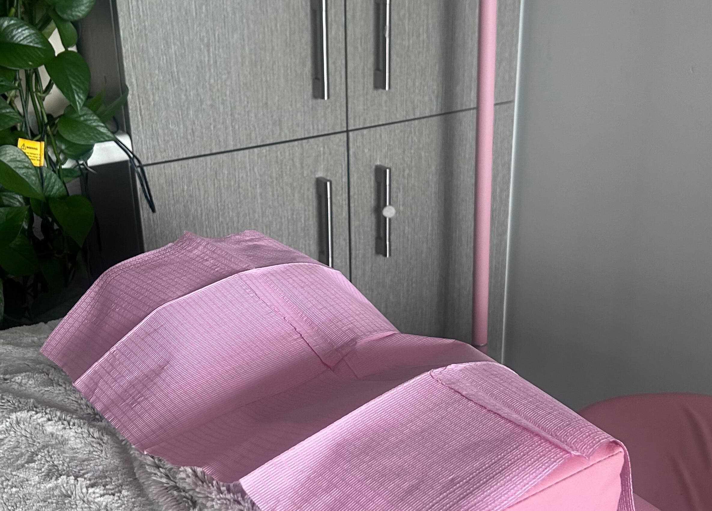 Relaxing treatment area at Ashley Esthétique, Sainte-Thérèse, Quebec, CA, with plush textures and calming greenery.