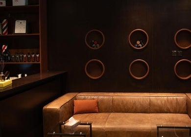 Elegant lounge at Bros Salon Qatif, Al Qatif, Eastern Province, SA with leather sofa and stylish decor.