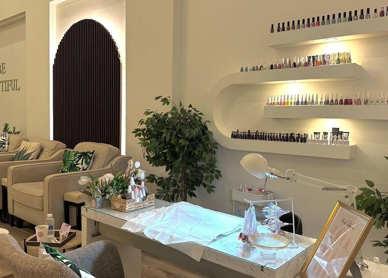 ديكور داخلي راقي في بيوتي سيكريت صالون و سبا، الخبر، المنطقة الشرقية، السعودية.