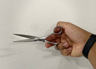 Tesoura de cabeleireiro em destaque no STUDIO - Eduardo Victor, São João Da Madeira, Aveiro, PT.