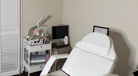 Nyeyeview treatment room in Hamilton, Ontario, CA featuring a white chair and skincare products.