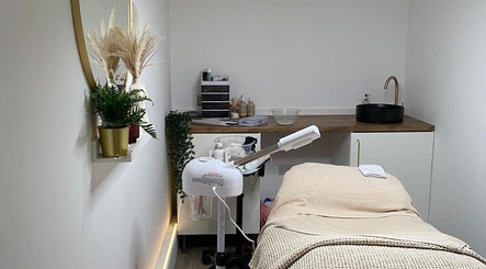 Calm and inviting treatment room at Hunt. Skincare, Eastbourne, England, GB with modern decor and spa bed.