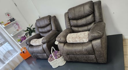 Comfortable seating at Flamingo Beauty House, Cape Town, Western Cape, ZA, for a relaxing beauty experience.