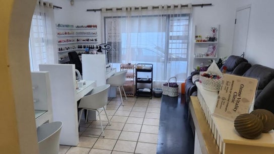 Flamingo Beauty House