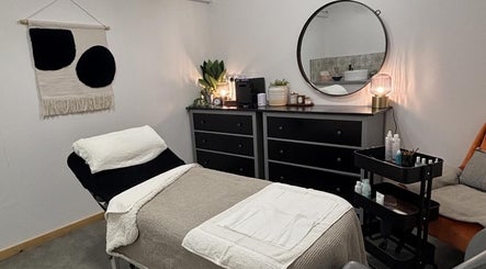 Rebecca Claire salon image 2