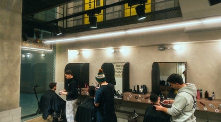 Anber Barbershop Syntagma imej 2