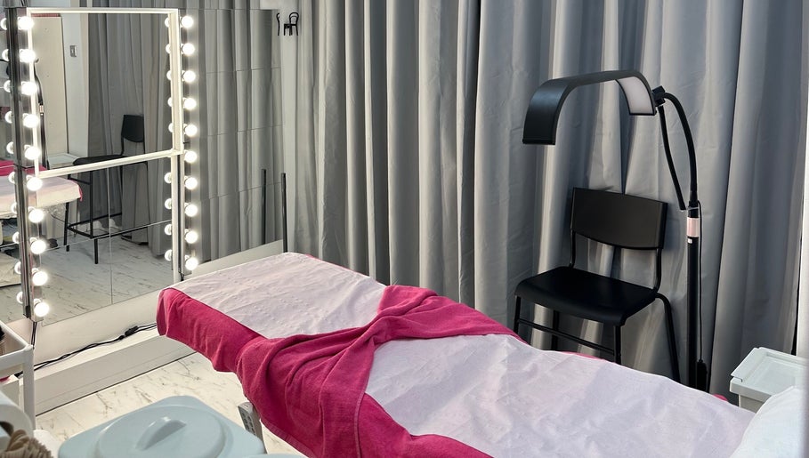 Luxurious treatment room at BONITA Beauty Therapy in Guildford, England, GB with illuminated mirror and comfy bed.