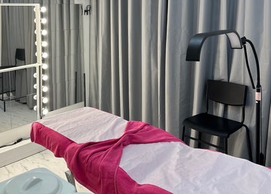 Luxurious treatment room at BONITA Beauty Therapy in Guildford, England, GB with illuminated mirror and comfy bed.