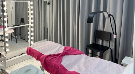 Luxurious treatment room at BONITA Beauty Therapy in Guildford, England, GB with illuminated mirror and comfy bed.