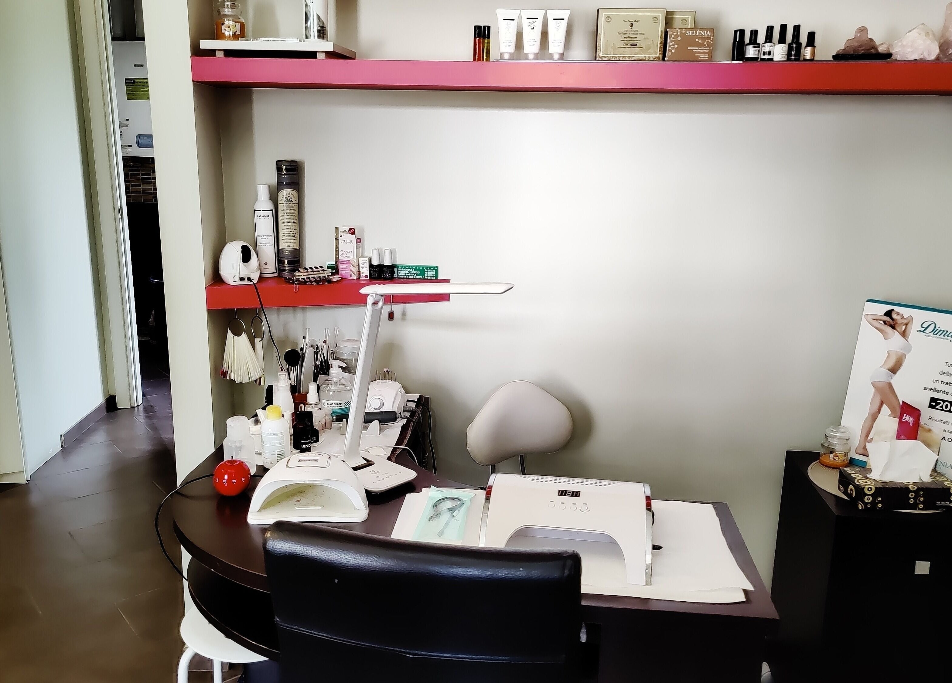 Postazione manicure a Silhouette Vittuone - Centro Estetico e Benessere, Vittuone, Lombardia, IT.