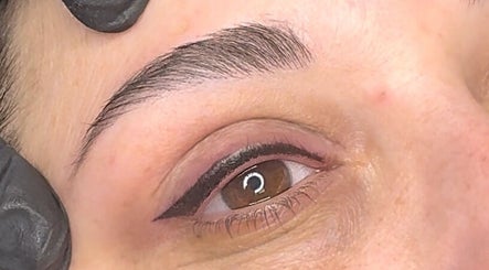 Emma Brows image 3