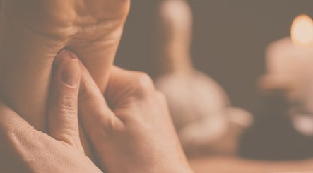 Cocoone & Vous | Massage à domicile (lundi, jeudi, samedi) image 2