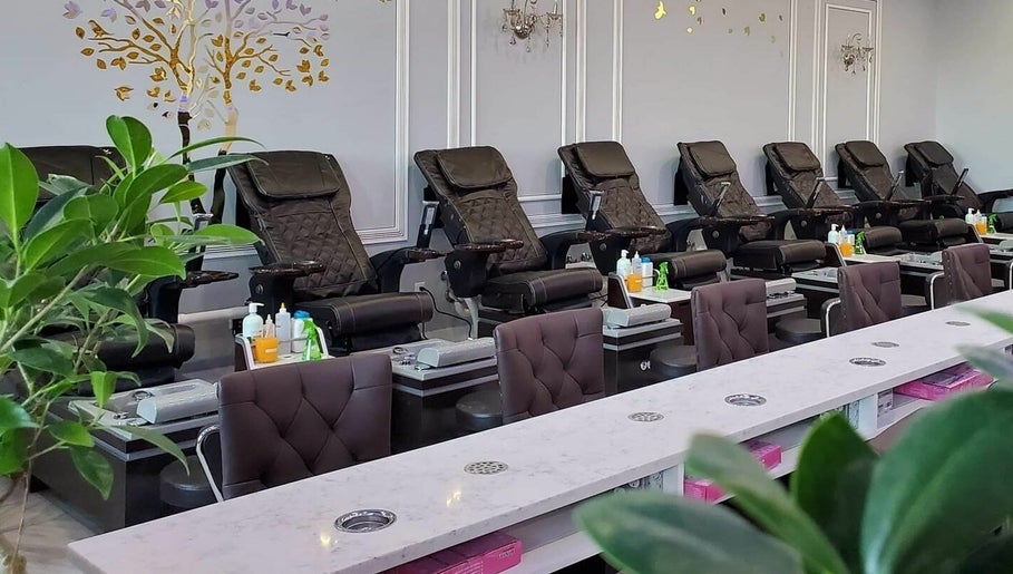 Robinson Nail Spa image 1