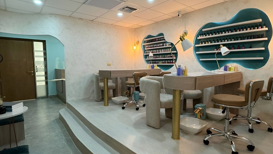 Paint and Blow Beauty Studio image 1