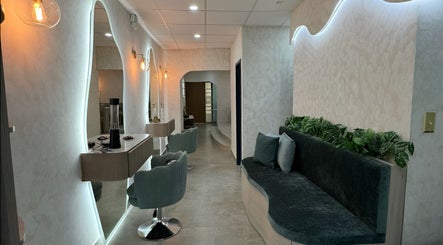 Paint and Blow Beauty Studio image 2