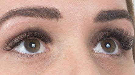 Samantha Jayne Lash Atelier Bild 3