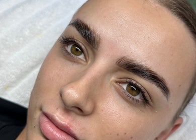 Perfectly shaped brows at Aura Aesthetics in Thornlands, Queensland, AU.